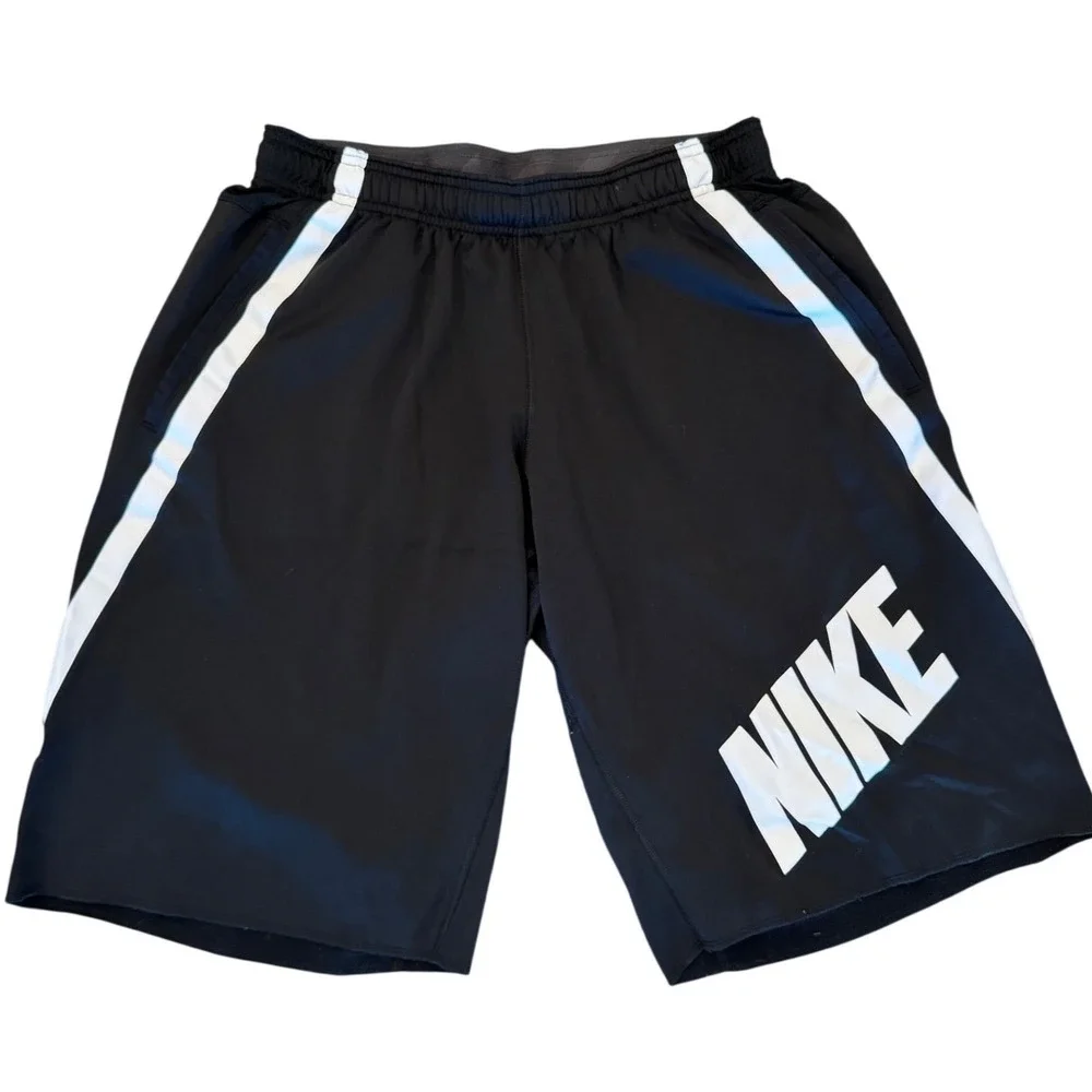 Nike Therma-FIT Mens Athletic Shorts Black White Logo Pockets Size M
